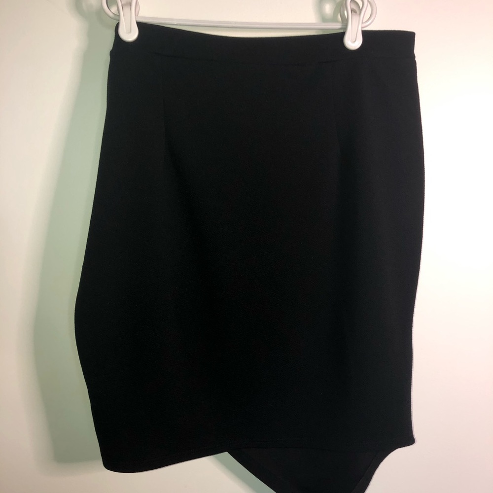 🆕 CR Asymmetrical Ruched Skirt - Picture 4 of 5